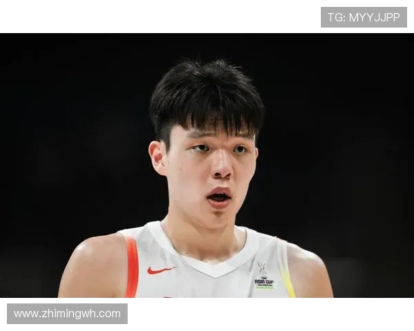 杨瀚森的开拓者更衣室初体验：暴扣背后的摩达中心秘密