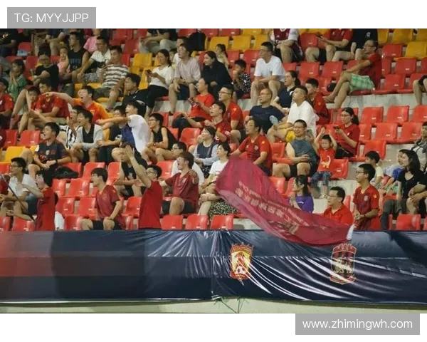 浙江队影院观赛收官：鲍盛鑫与球迷的 “家人时刻”